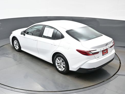 Used 2025 Toyota Camry LE image 37