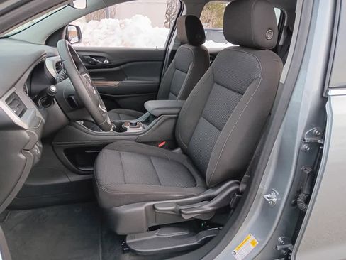 Used 2023 GMC Acadia SLE image 10