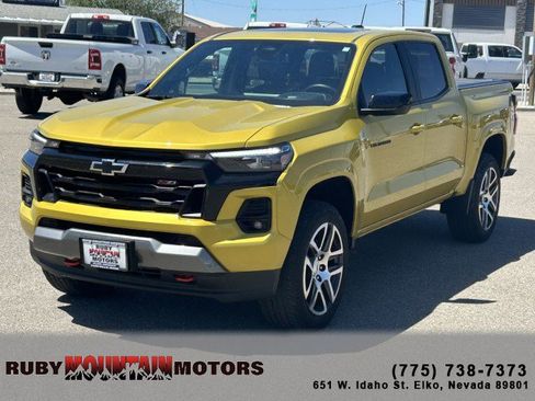 Used 2023 Chevrolet Colorado Z71 w/ Z71 Convenience Package 2 AWD/4WD image 3