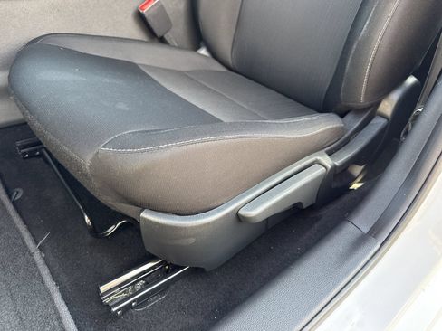 Used 2025 Nissan Sentra SV FWD image 17