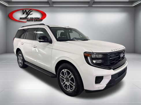 New 2026 Ford Expedition Active RWD image 3