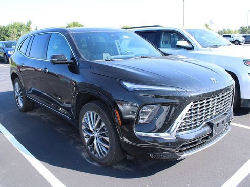 Used 2026 Buick Enclave Avenir w/ Super Cruise Package AWD/4WD image 3