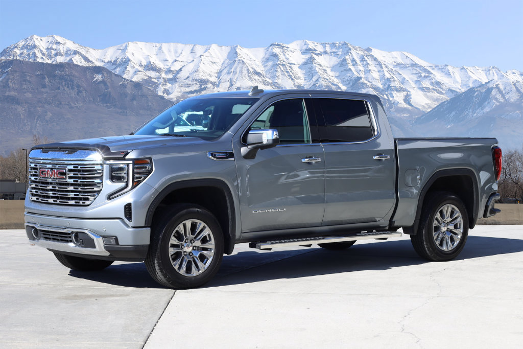 Used 2023 GMC Sierra 1500 Denali w/ Technology Package AWD/4WD image 2