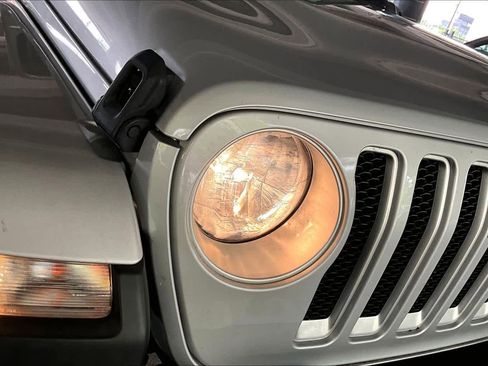 Used 2022 Jeep Wrangler Unlimited Sahara w/ Cold Weather Group AWD/4WD image 27