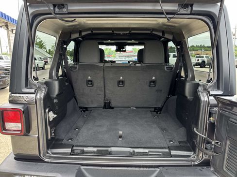 Used 2024 Jeep Wrangler Unlimited Sport AWD/4WD image 8