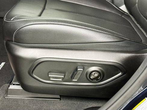 Used 2023 Jeep Grand Cherokee 30th Anniversary image 17