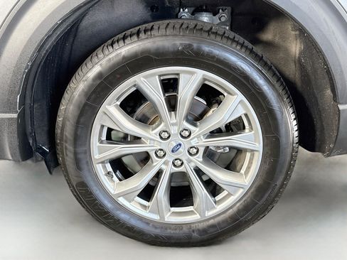 Used 2023 Ford Explorer Limited AWD/4WD image 37