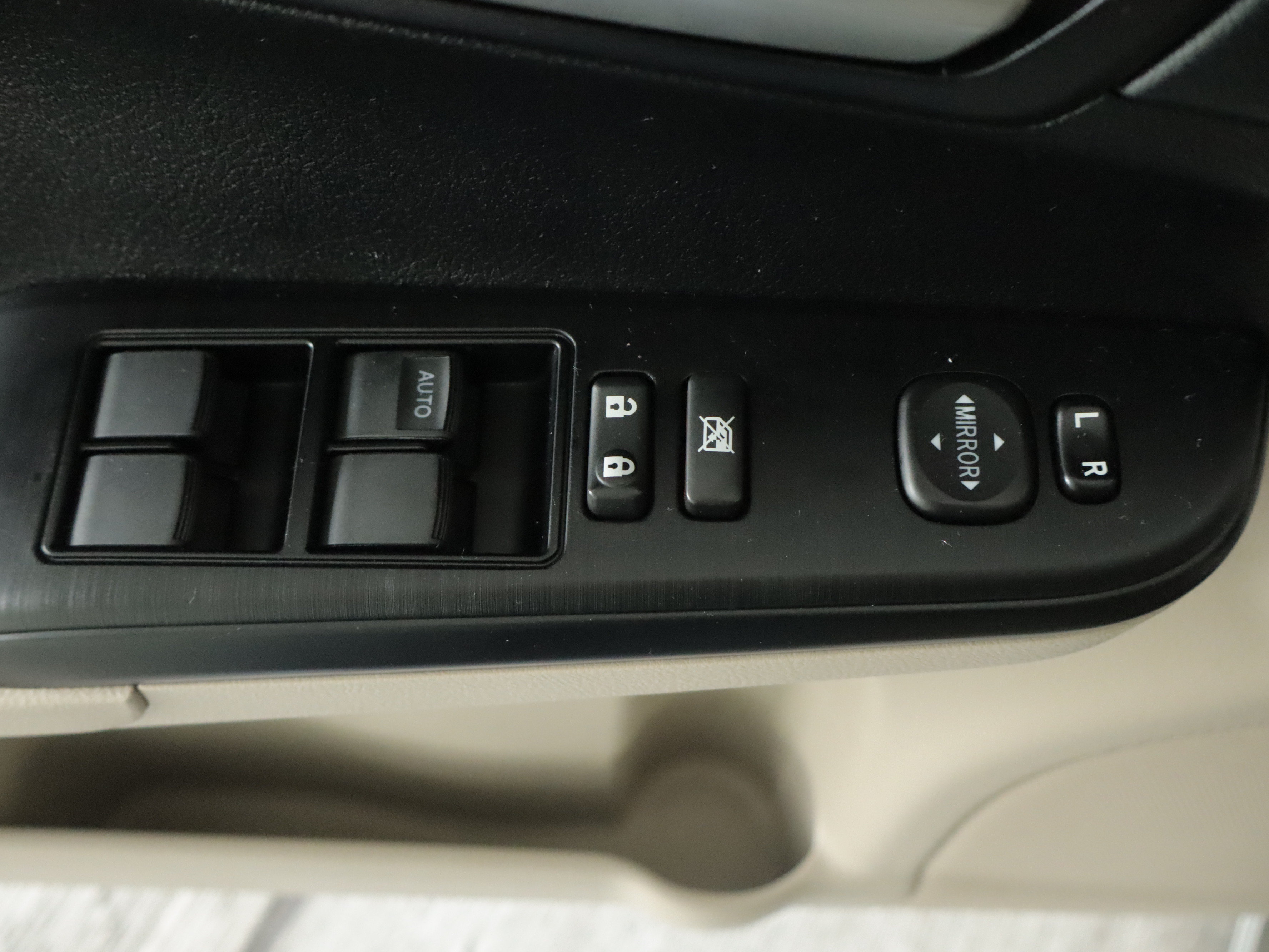 Used 2014 Toyota Camry LE FWD image 11