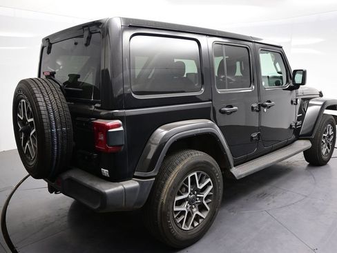 Used 2024 Jeep Wrangler Unlimited Sahara AWD/4WD image 5