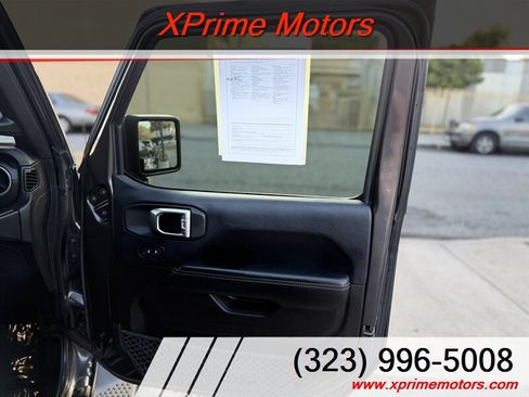Used 2018 Jeep Wrangler Unlimited Sahara AWD/4WD image 30
