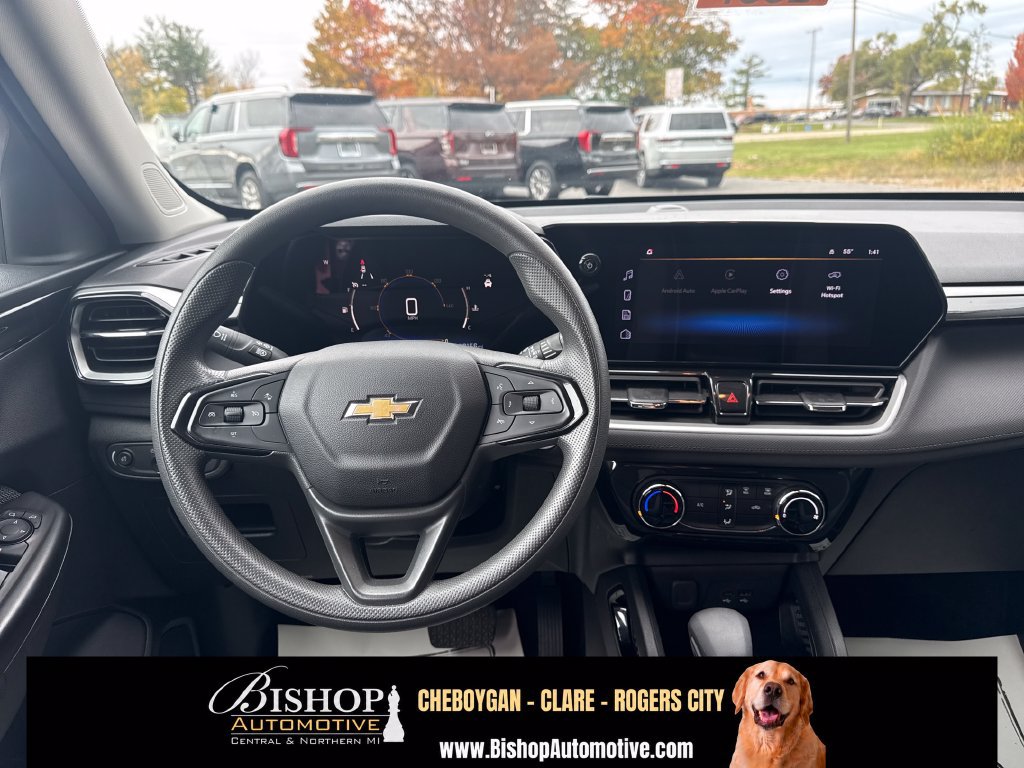 Used 2025 Chevrolet TrailBlazer LT AWD/4WD image 15