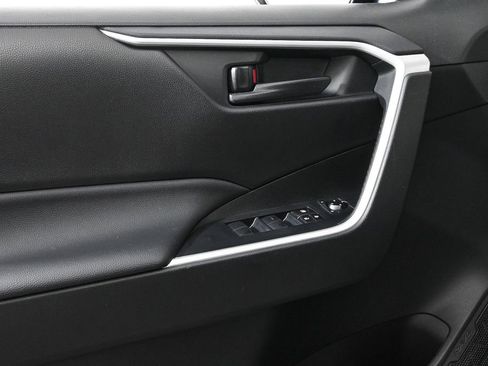 Used 2022 Toyota RAV4 LE image 6