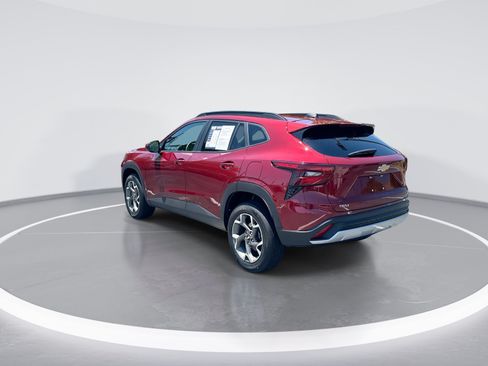 Used 2025 Chevrolet Trax LT w/ LT Convenience Package FWD image 7