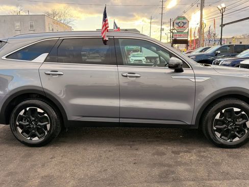 Used 2024 Kia Sorento S image 11