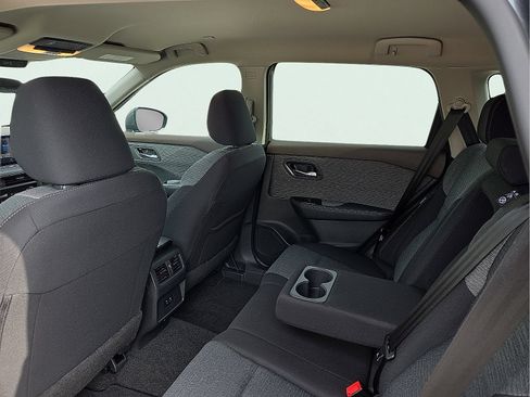 Used 2023 Nissan Rogue SV FWD image 10
