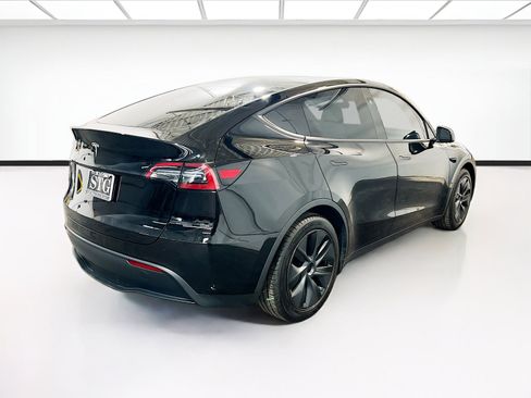 Used 2024 Tesla Model Y Long Range RWD image 4