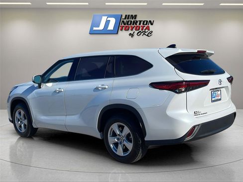 Used 2022 Toyota Highlander L image 7