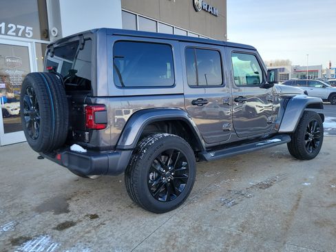 Used 2025 Jeep Wrangler Unlimited Sahara image 4