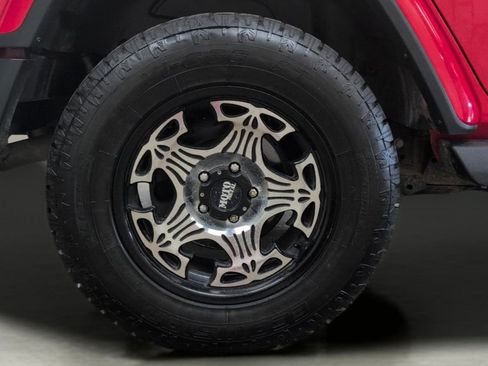 Used 2018 Jeep Wrangler Unlimited Sahara w/ Uconnect 4C Nav & Sound Group AWD/4WD image 27