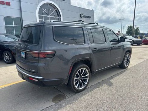 Used 2022 Jeep Wagoneer Series III w/ Premium Group I AWD/4WD image 3