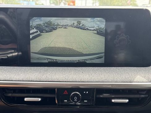 Used 2025 Nissan Kicks SV image 21