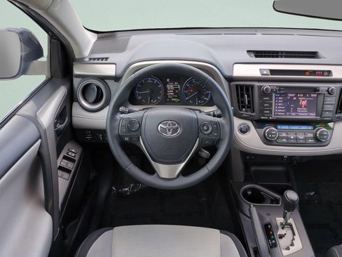 Used 2018 Toyota RAV4 XLE FWD image 12