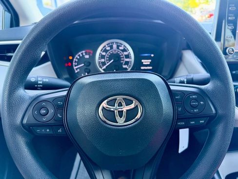 Used 2021 Toyota Corolla LE FWD image 32