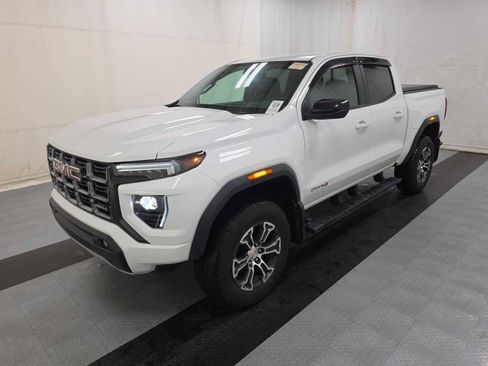Used 2024 GMC Canyon AT4 AWD/4WD image 3