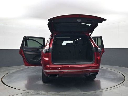Used 2025 Buick Enclave Avenir image 33