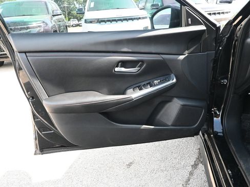 Used 2025 Nissan Sentra SR FWD image 8