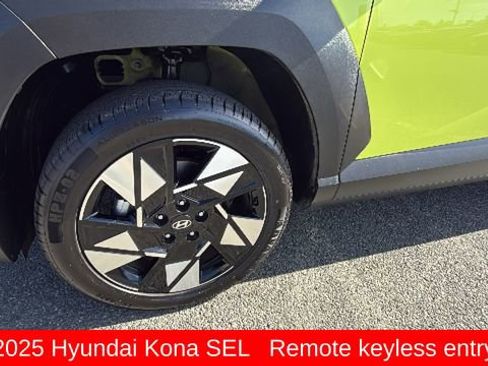 Used 2025 Hyundai Kona SEL AWD/4WD image 9