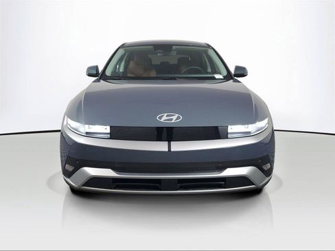 Used 2025 Hyundai Ioniq 5 SE RWD image 2