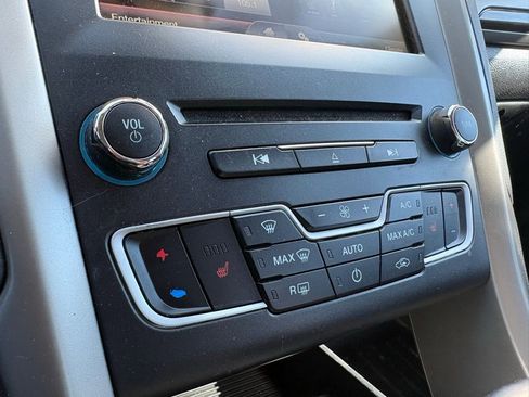 Used 2016 Ford Fusion SE w/ Equipment Group 202A image 26