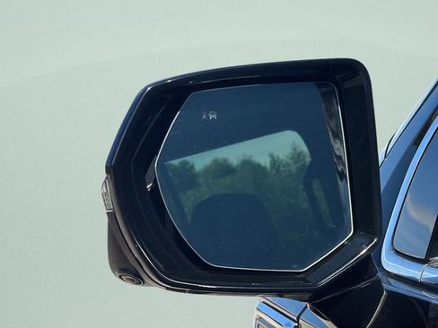 Used 2021 GMC Yukon Denali w/ Denali Premium Package image 11