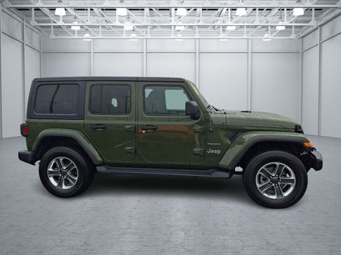 Used 2023 Jeep Wrangler Unlimited Sahara w/ Cold Weather Group AWD/4WD image 6