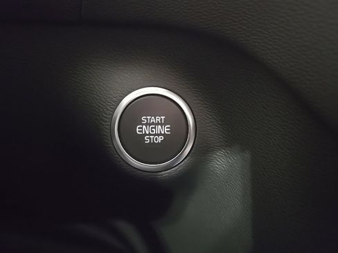 New 2026 Volvo XC40 B5 Plus w/ Protection Package Premier image 19