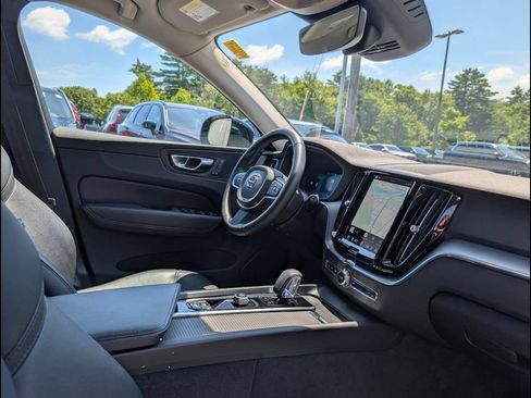Certified 2025 Volvo XC60 B5 Core AWD/4WD image 21