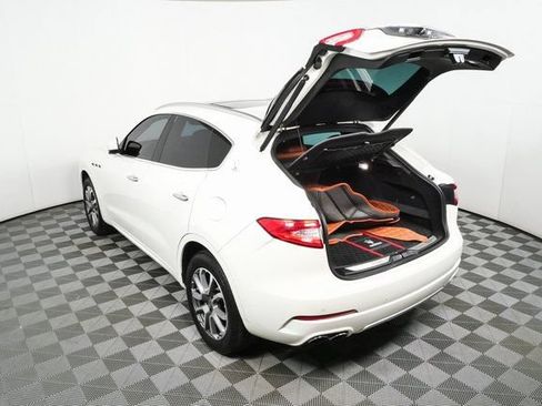Used 2017 Maserati Levante w/ Luxury Package AWD/4WD image 30