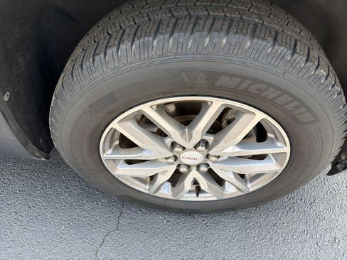 Used 2018 GMC Acadia SLE FWD image 11