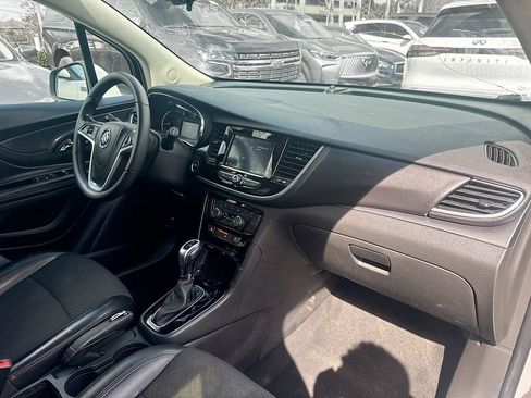 Used 2021 Buick Encore Preferred AWD/4WD image 26