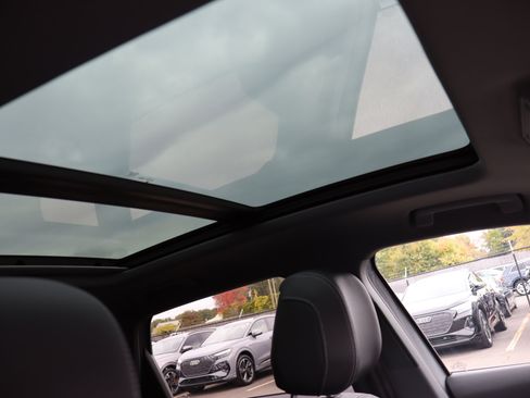 Used 2023 Audi Q4 e-tron Premium Plus w/ Premium Plus image 14