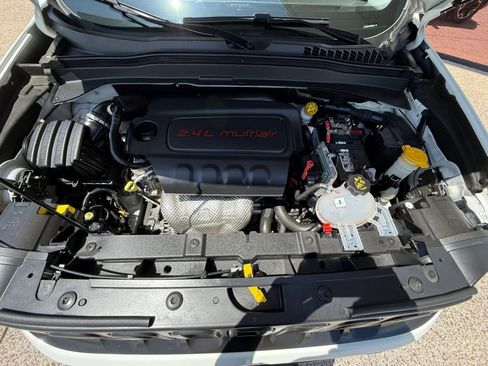 Used 2015 Jeep Renegade Trailhawk w/ Popular Equipment Group AWD/4WD image 22
