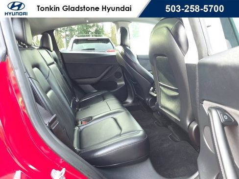 Used 2022 Tesla Model Y Long Range image 21