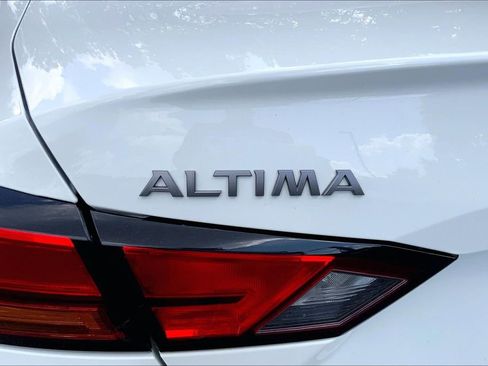 Used 2025 Nissan Altima 2.5 SV FWD image 22
