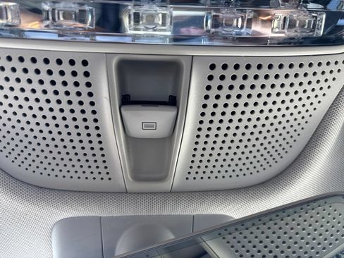 Used 2020 Mercedes-Benz C 300 Sedan image 31