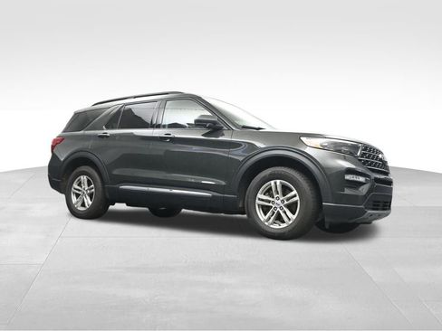 Used 2024 Ford Explorer XLT w/ Equipment Group 202A AWD/4WD image 15