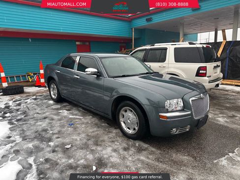 Used 2005 Chrysler 300 Touring image 3
