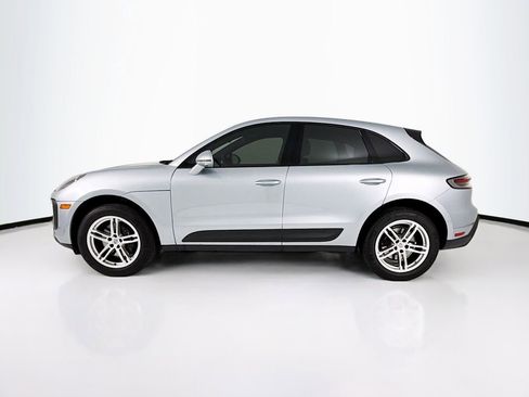 Certified 2025 Porsche Macan image 2