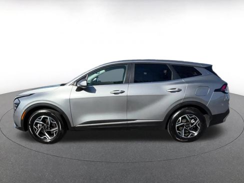 Used 2025 Kia Sportage LX FWD image 9