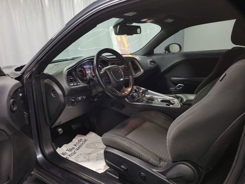 Used 2019 Dodge Challenger SXT image 13
